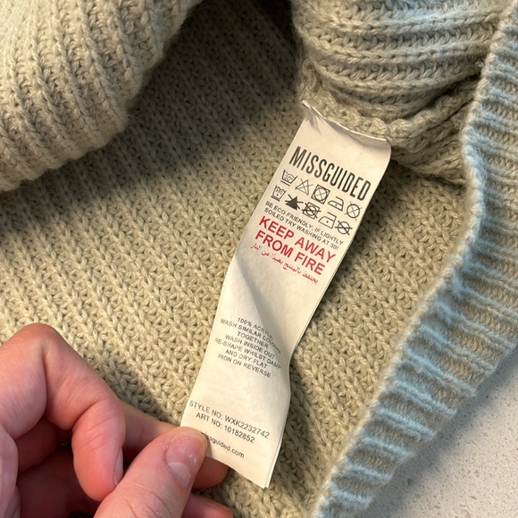 Misguided Off the Shoulder Sweater - Picture 3 of 4